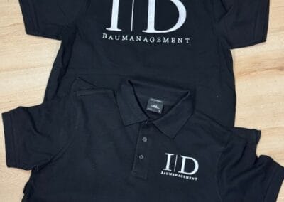 Bestickte Polos